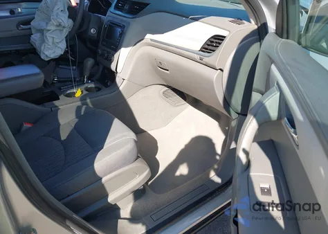 2016 Chevrolet Traverse Ls z USA, uszkodzony, nr VIN 1GNKRFKD1GJ207171